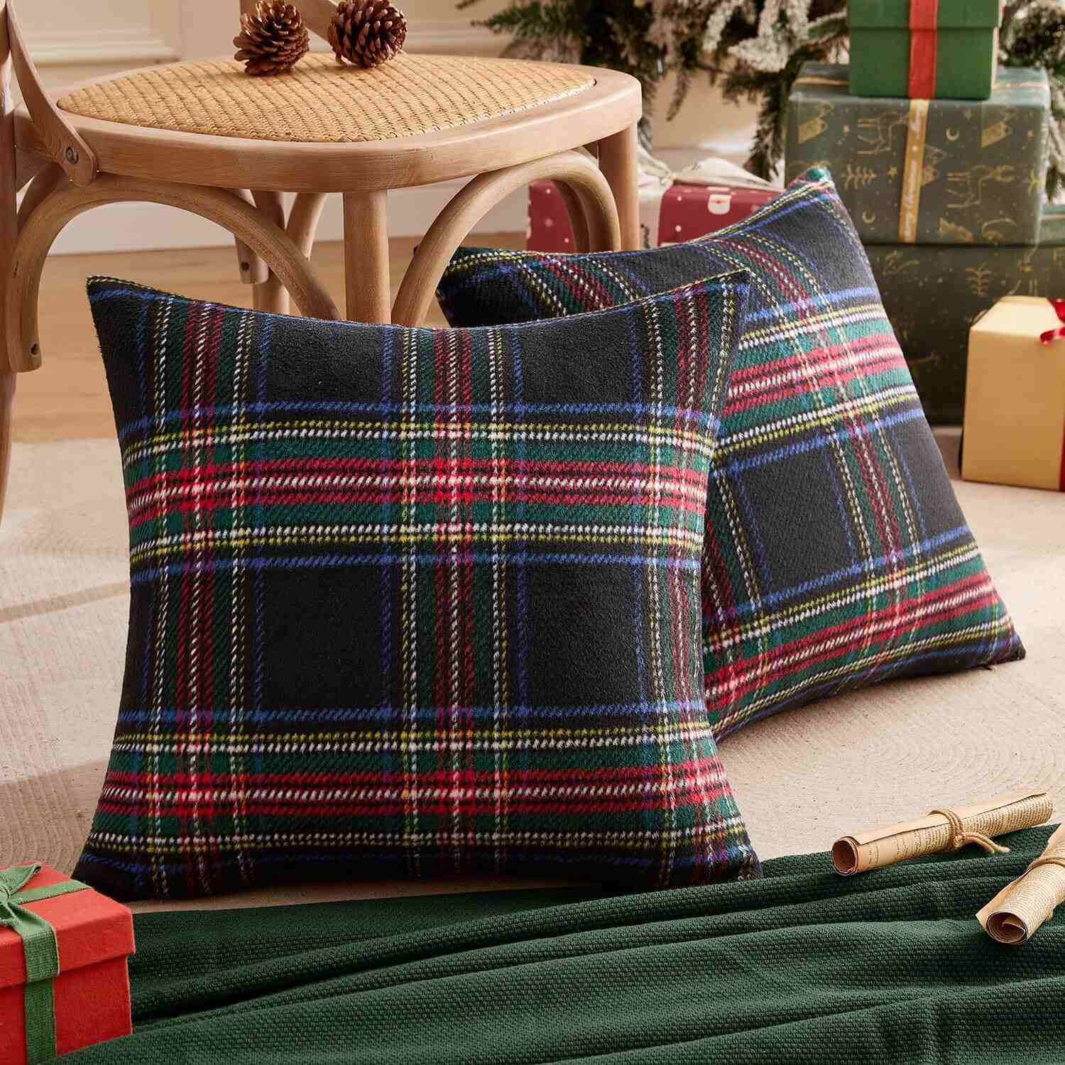 Christmas Plaid Decorative Throw Pillow Covers Black 20x20-inch